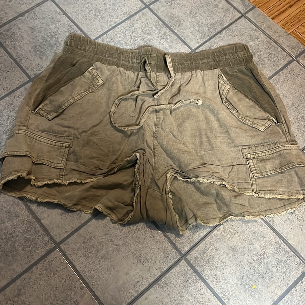 Splendid linen blend khaki shorts